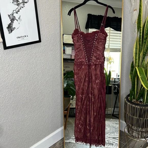 HOUSE OF CB 'Gaia' Claret Lace Midi Dress NWOT - www.jkreigsman.com HOUSE OF CB 'Gaia' Claret Lace Midi Dress NWOT - www.jkreigsman.com